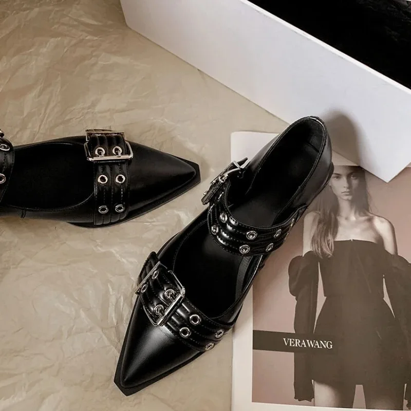 Platform Mule Heel - 女性の靴デザイナーの高級ローヒールパンプスバックルファッションレディースフラット靴ミュールスリングバックポインテッドトゥカジュアルプラットフォームサンダル