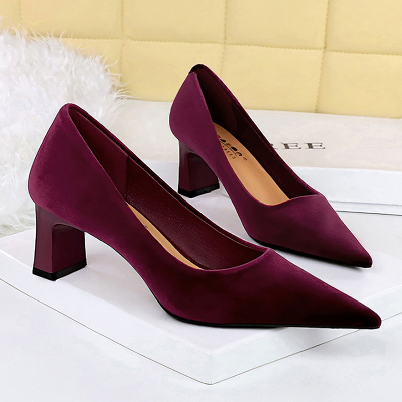 女性用ニューグラムベルベット6cmハイブロックヒールパンプス - Women'S Shoes Navy Blue のレビューと価格