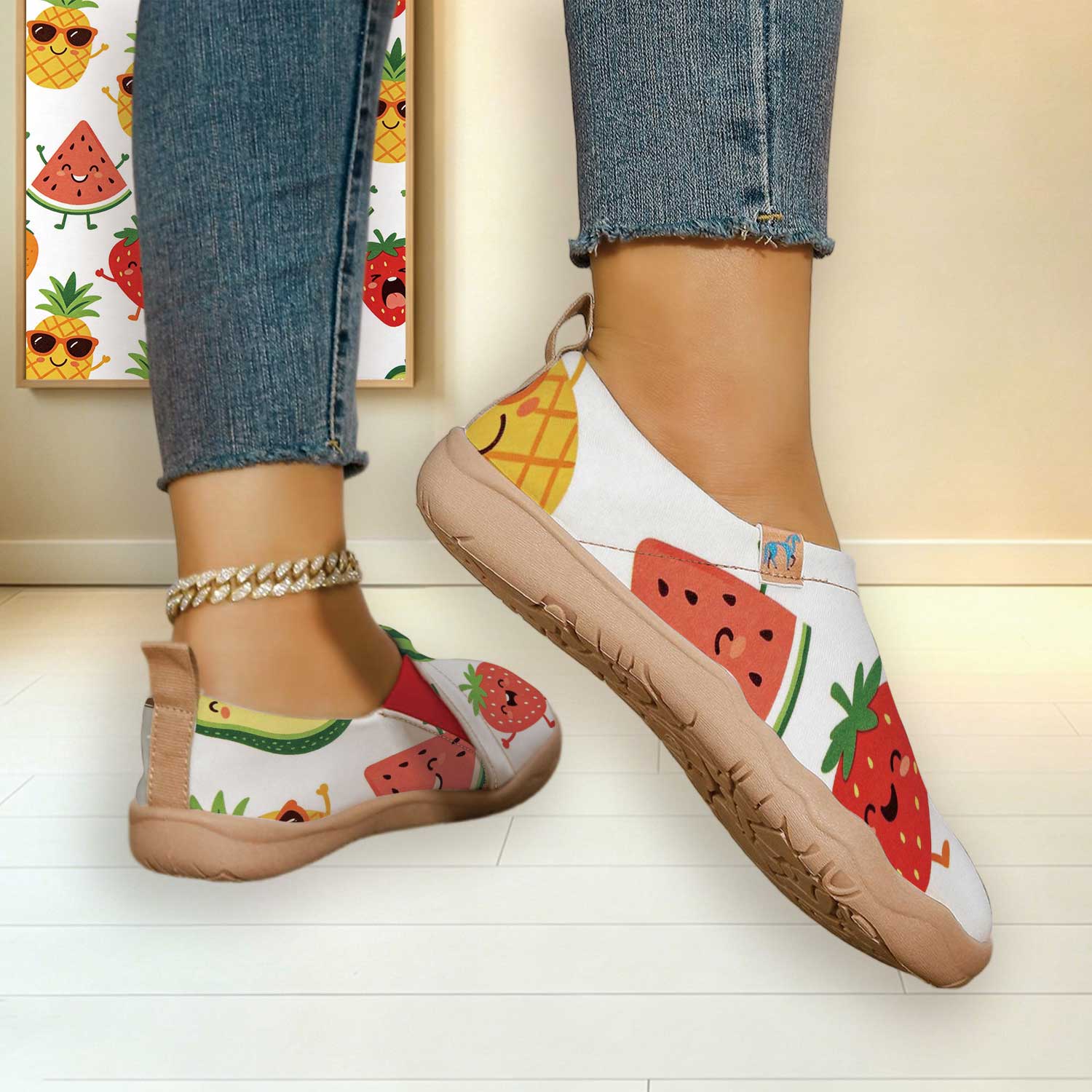 女性用ワイドトゥボックスかわいい漫画フルーツプリントスリッポ - Women'S Shoes With Wide Toe Box のレビューと価格