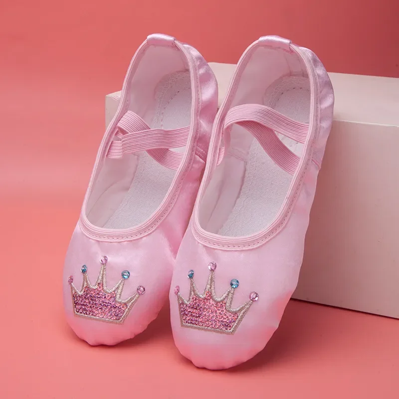 子供のダンスシューズソフトソール練習猫の爪サテン刺繍バレエボ - Women'S Xc Shoes のレビューと価格