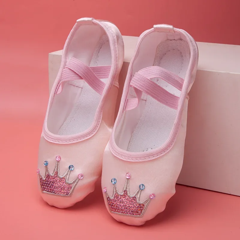 子供のダンスシューズソフトソール練習猫の爪サテン刺繍バレエボ - Women'S Xc Shoes のレビューと価格