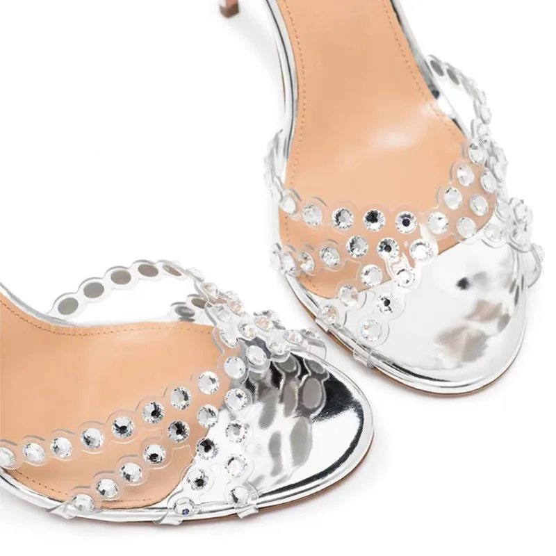 社交界の名士向けプラスサイズシルバーヒールジェリーダイヤモン - Platform Mule Heel のレビューと価格