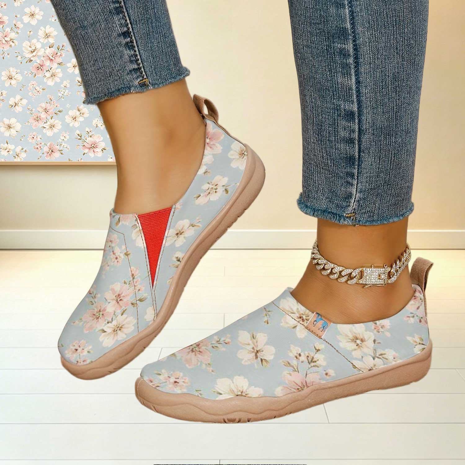 女性用ワイドトゥボックスライトブルー桜花柄スリッポンシューズ - Women'S Shoes With Wide Toe Box のレビューと価格