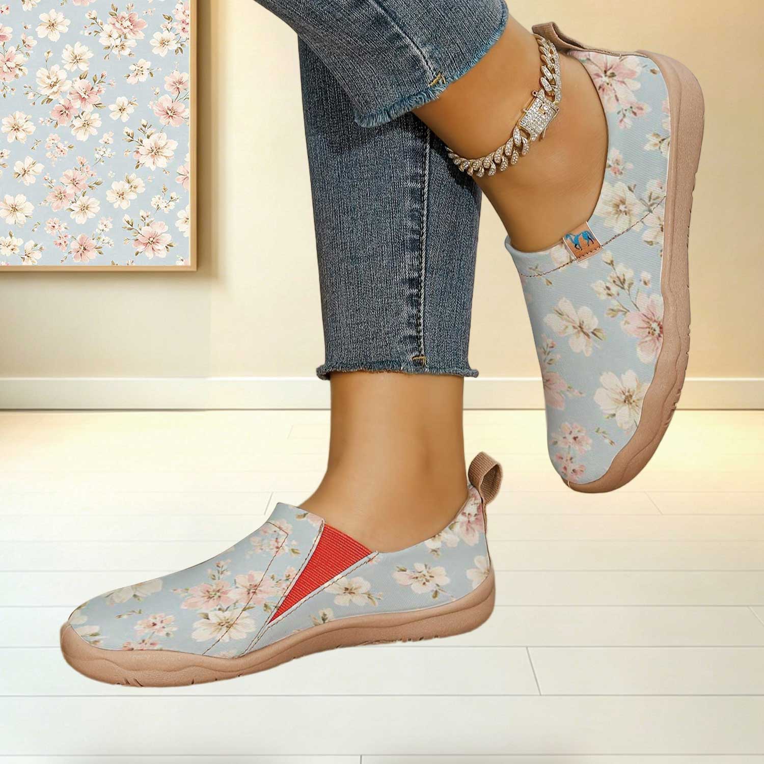 女性用ワイドトゥボックスライトブルー桜花柄スリッポンシューズ - Women'S Shoes With Wide Toe Box のレビューと価格