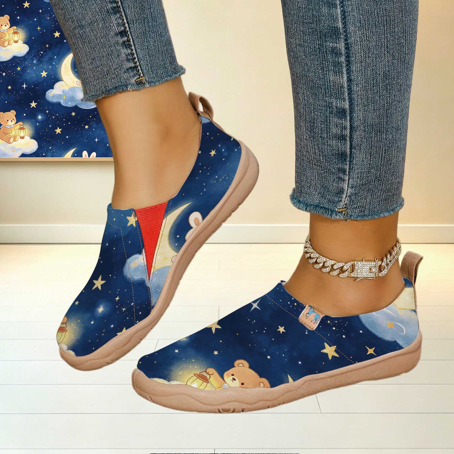 女性用ワイドトゥボックス星空月クマウサギ漫画プリントスリッポ - Women'S Shoes With Wide Toe Box のレビューと価格
